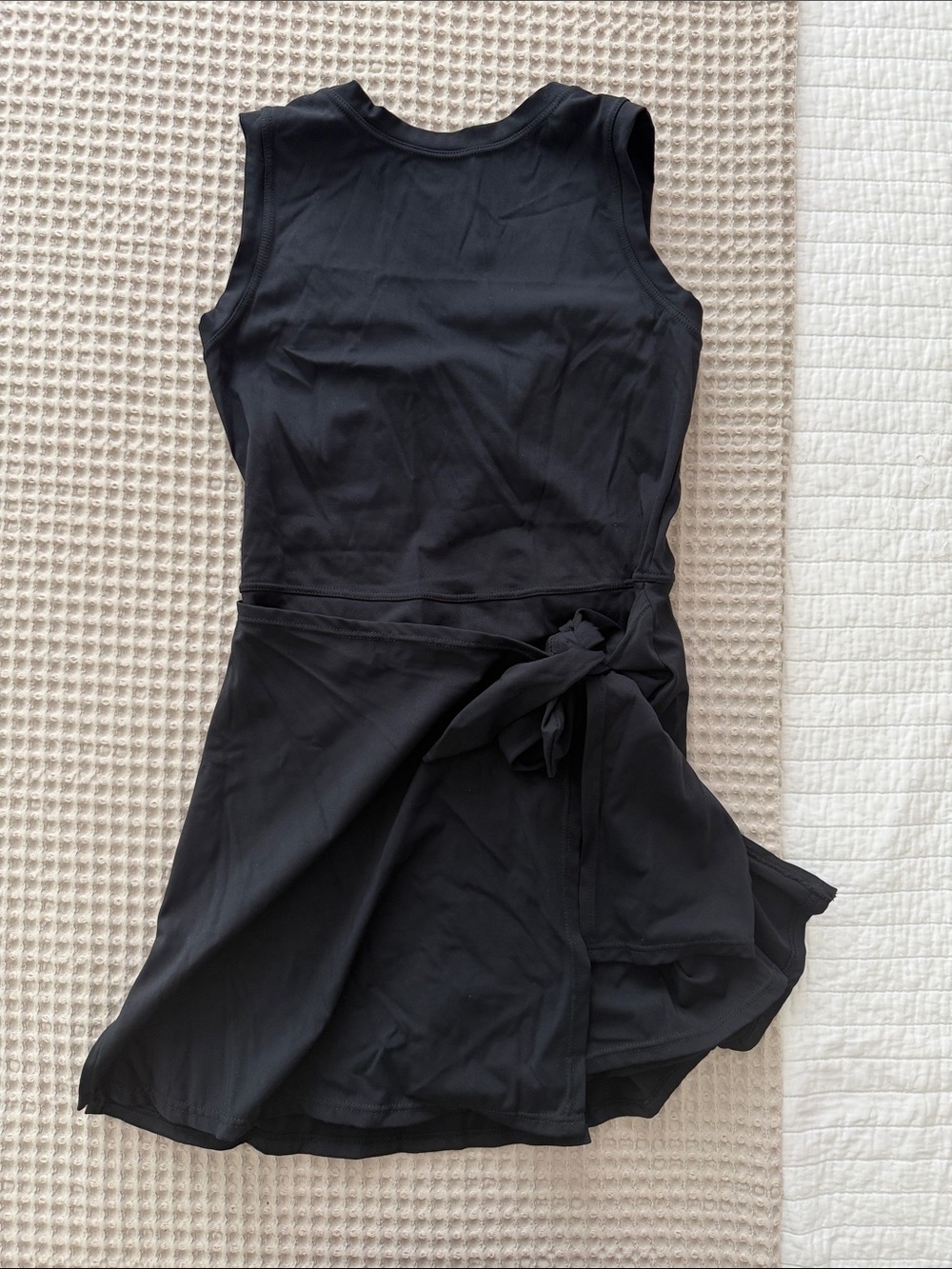 Womenβs Black Tie-Waist Sleeveless Dress